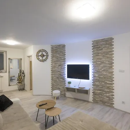 Downtown Spacious With Balcony - Two Bedroom With Balcony Koper