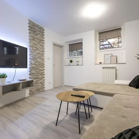 Downtown Spacious With Balcony - Two Bedroom With Balcony Lejlighed *