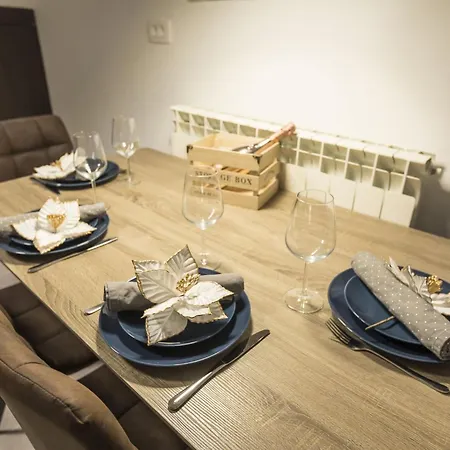 Apartma Downtown Spacious With Balcony - Two Bedroom With Balcony