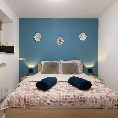 Downtown Spacious With Balcony - Two Bedroom With Balcony *