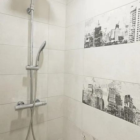 Downtown Spacious With Balcony - Two Bedroom With Balcony Lejlighed *