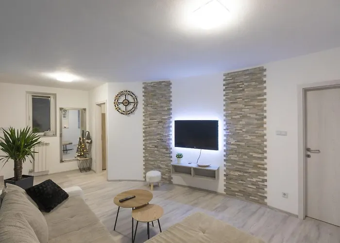 Downtown Spacious With Balcony - Two Bedroom With Balcony Koper