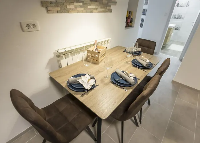 Downtown Spacious With Balcony - Two Bedroom With Balcony *