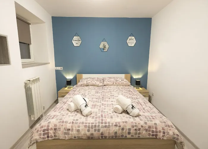 Downtown Spacious With Balcony - Two Bedroom With Balcony Apartmán *