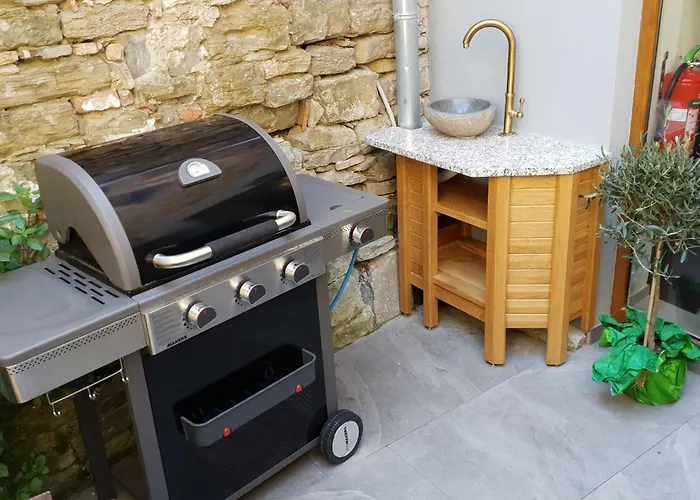 Downtown Spacious With Balcony - Two Bedroom With Balcony