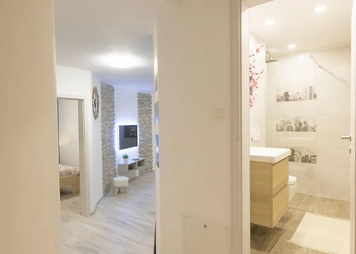 Apartmán Downtown Spacious With Balcony - Two Bedroom With Balcony *